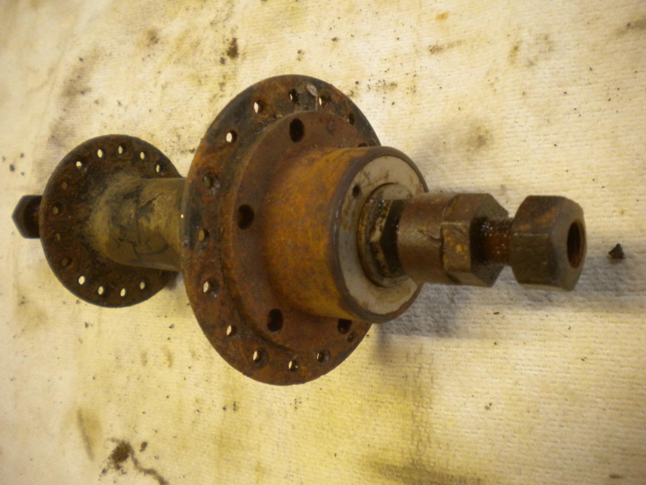 Pièces POUR MOTO ANCIENNE un moyeu de roue ancien LesAnciennes.com