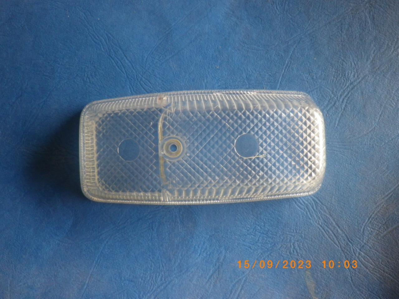 PEUGEOT 204 cabochon feu AVG LesAnciennes.com