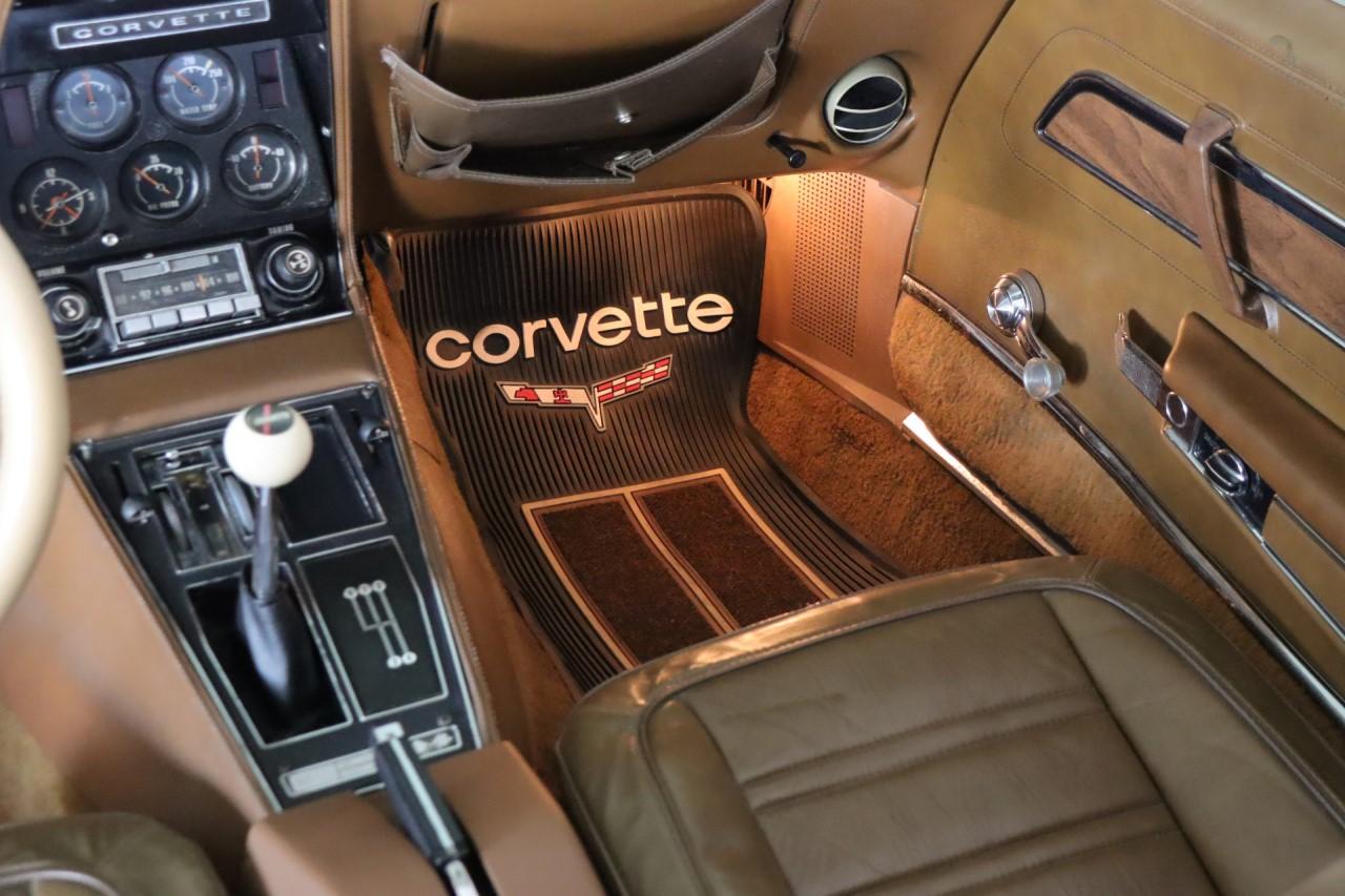 CHEVROLET Corvette C3 Stingray - 1972 LesAnciennes.com
