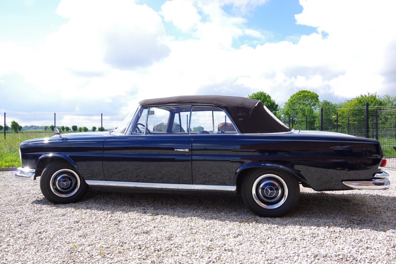 MERCEDES 250 SE W111 Cabriolet - 1967 LesAnciennes.com