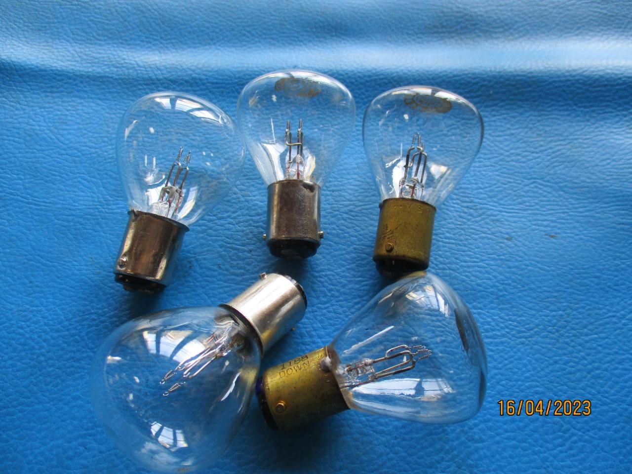 5 ampoules code phares U S A à vendre