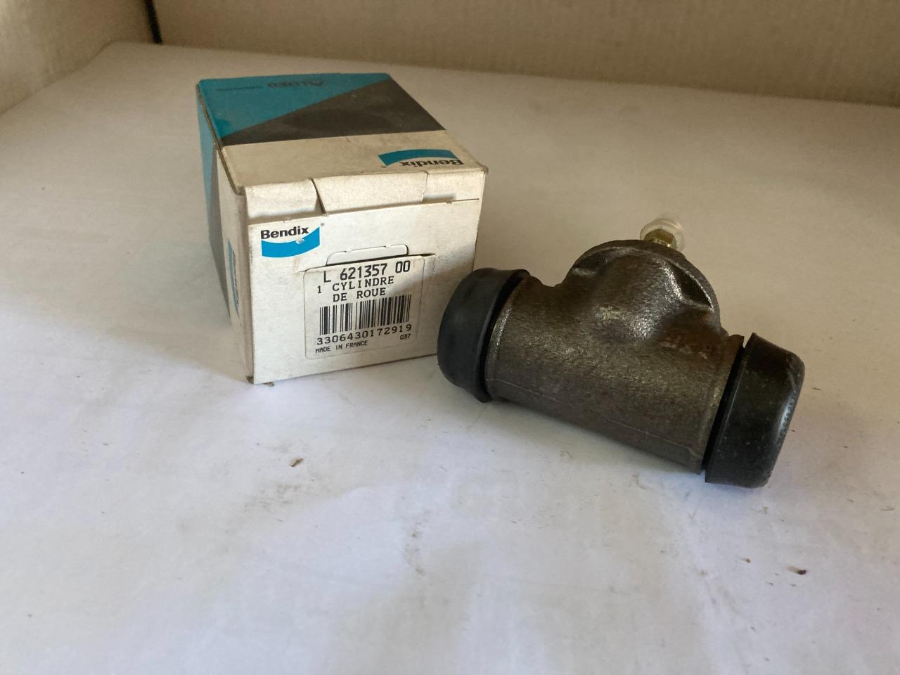 1 Cylindre de roue Arr.G+ 1 Arr.D PEUGEOT 404 8,9 LesAnciennes.com