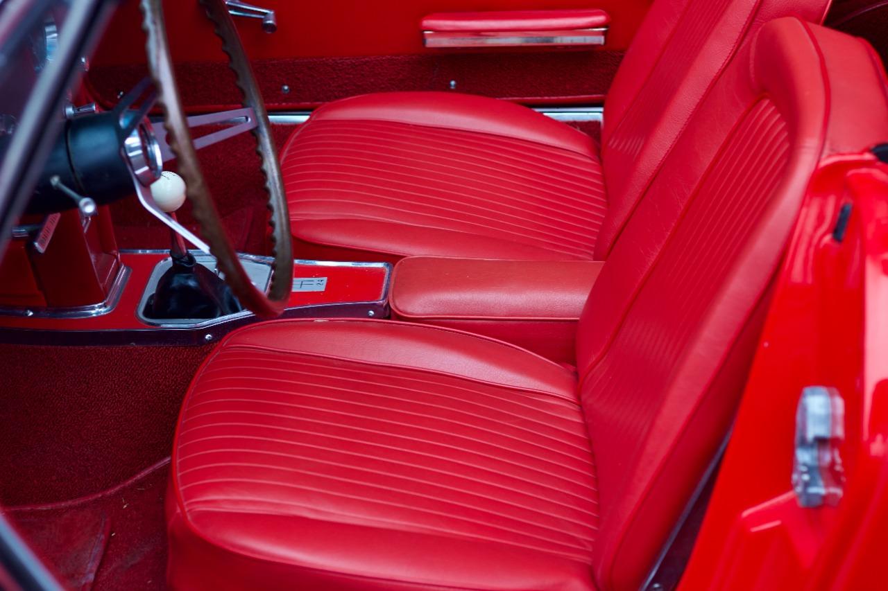 CHEVROLET Corvette C2 CABRIOLET - 1964 LesAnciennes.com