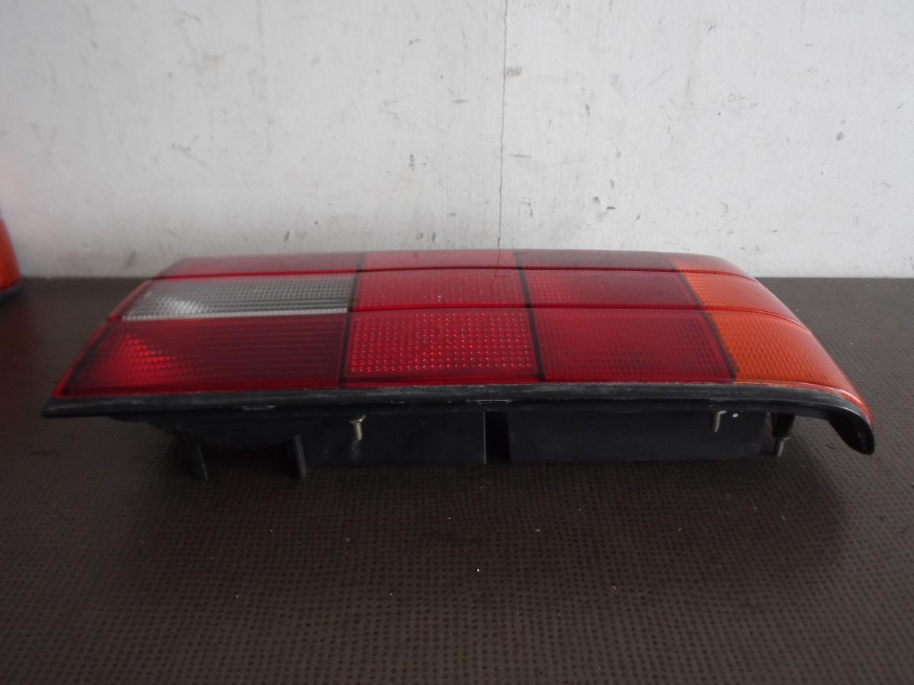 CABOCHON FEU ARRIERE DROIT 63211385382 BMW E30 LesAnciennes.com