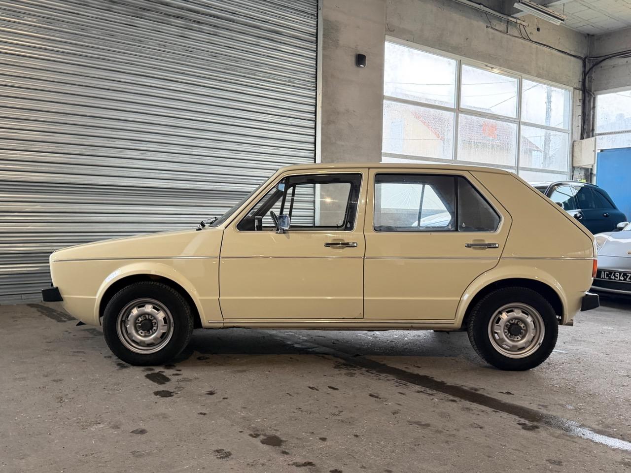 VOLKSWAGEN Golf Luxe - 1977 LesAnciennes.com