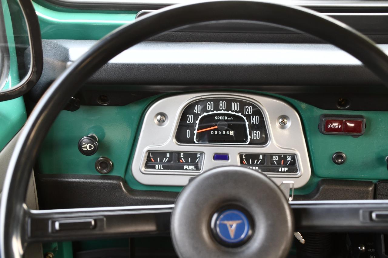 TOYOTA Land Cruiser BJ 43 BACHE - 1979 LesAnciennes.com