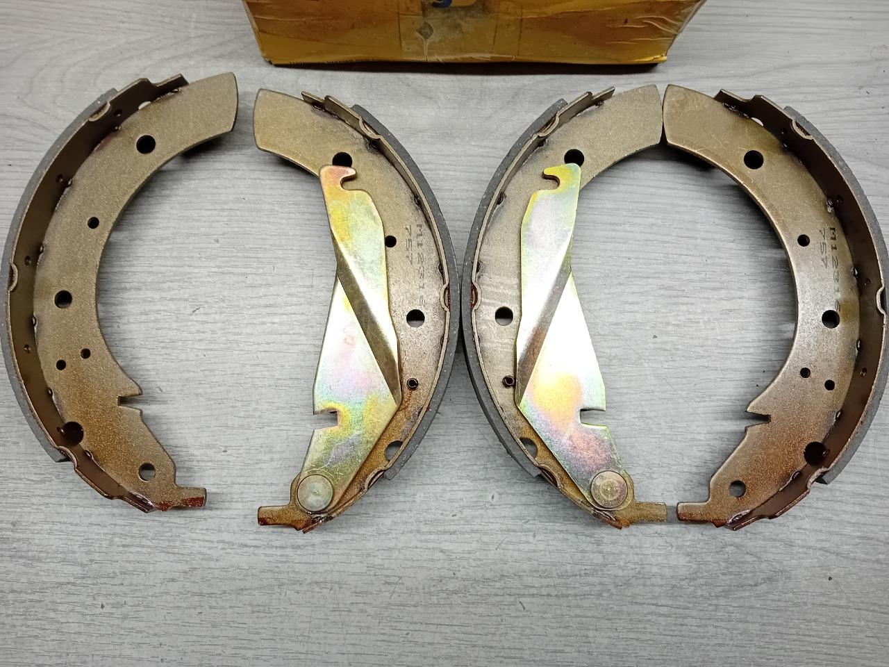 GS8209 MACHOIRES FREIN AR 250X42 BMW 518 520 524 LesAnciennes.com