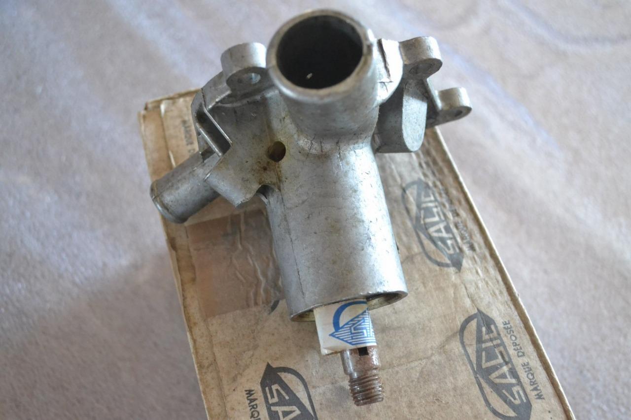 Pompe à eau non débrayable PEUGEOT 204 304 LesAnciennes.com