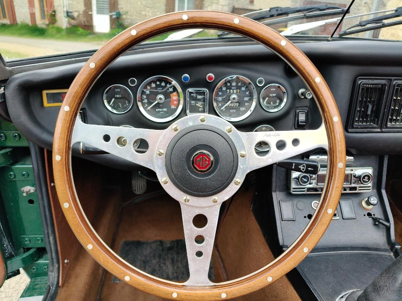 MG MGB Cabriolet - 1974 LesAnciennes.com