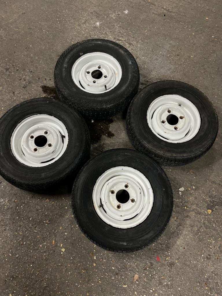 Set jantes 10 pouces Pièces AUSTIN Mini 1275GT LesAnciennes.com