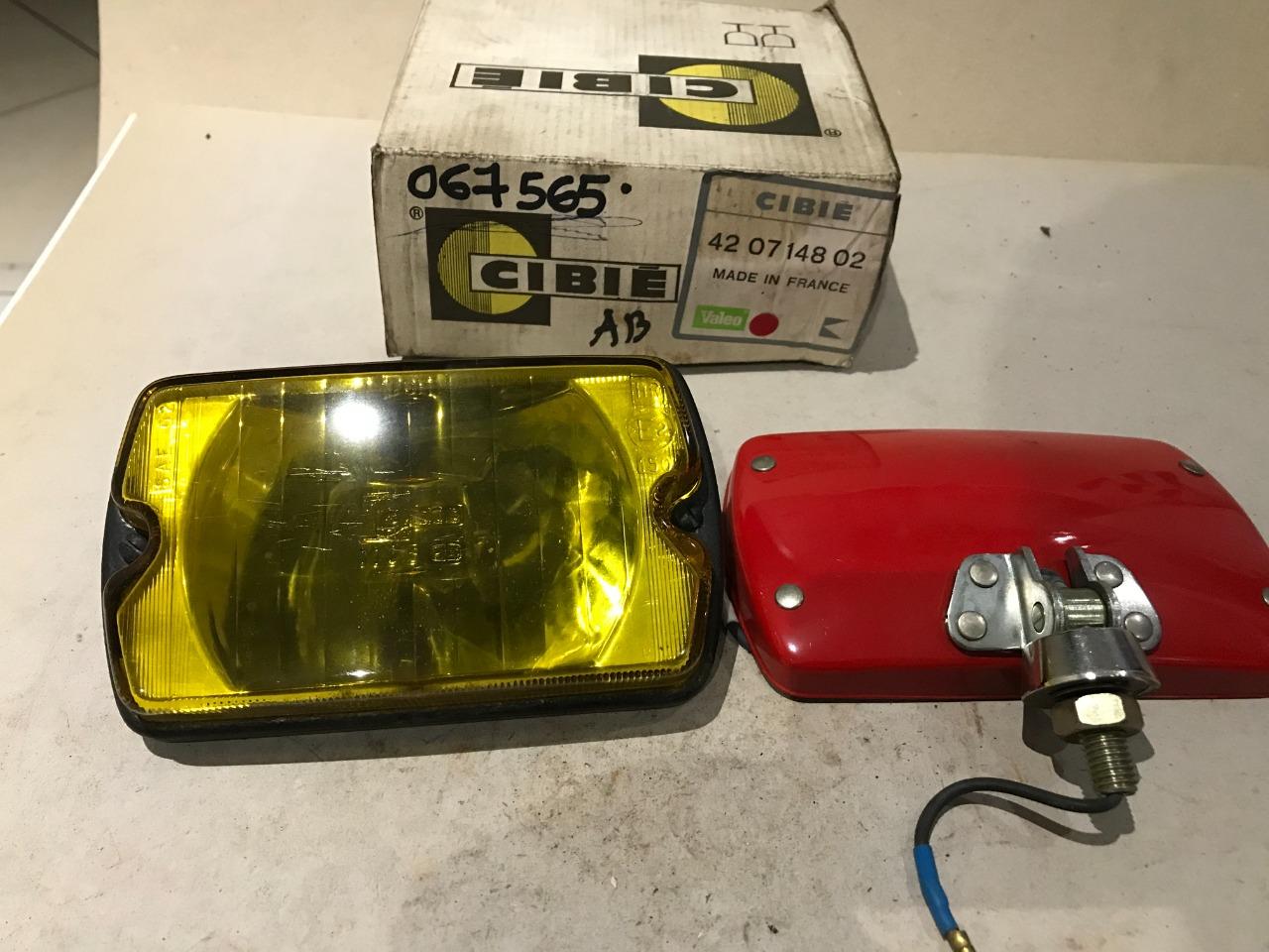 Phare jaune additionnel CIBIE socle rouge LesAnciennes.com