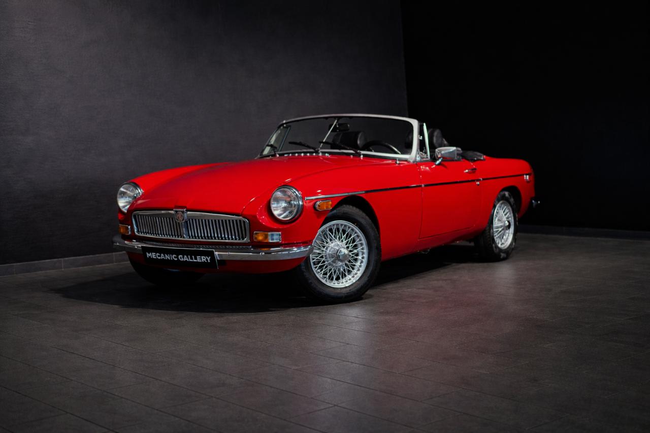 MG MGB Cabriolet - 1975 LesAnciennes.com
