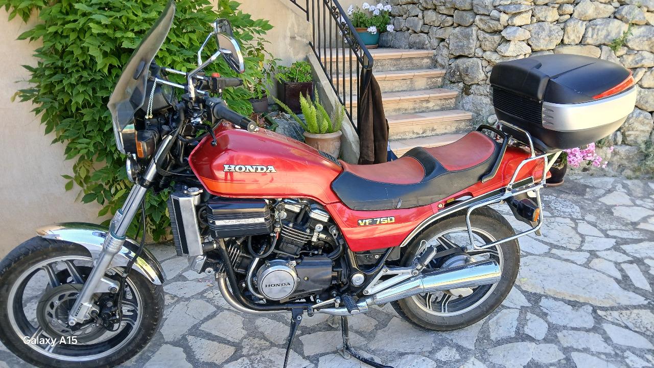 HONDA VF 750 VF 750 S RC07 - 1982 LesAnciennes.com