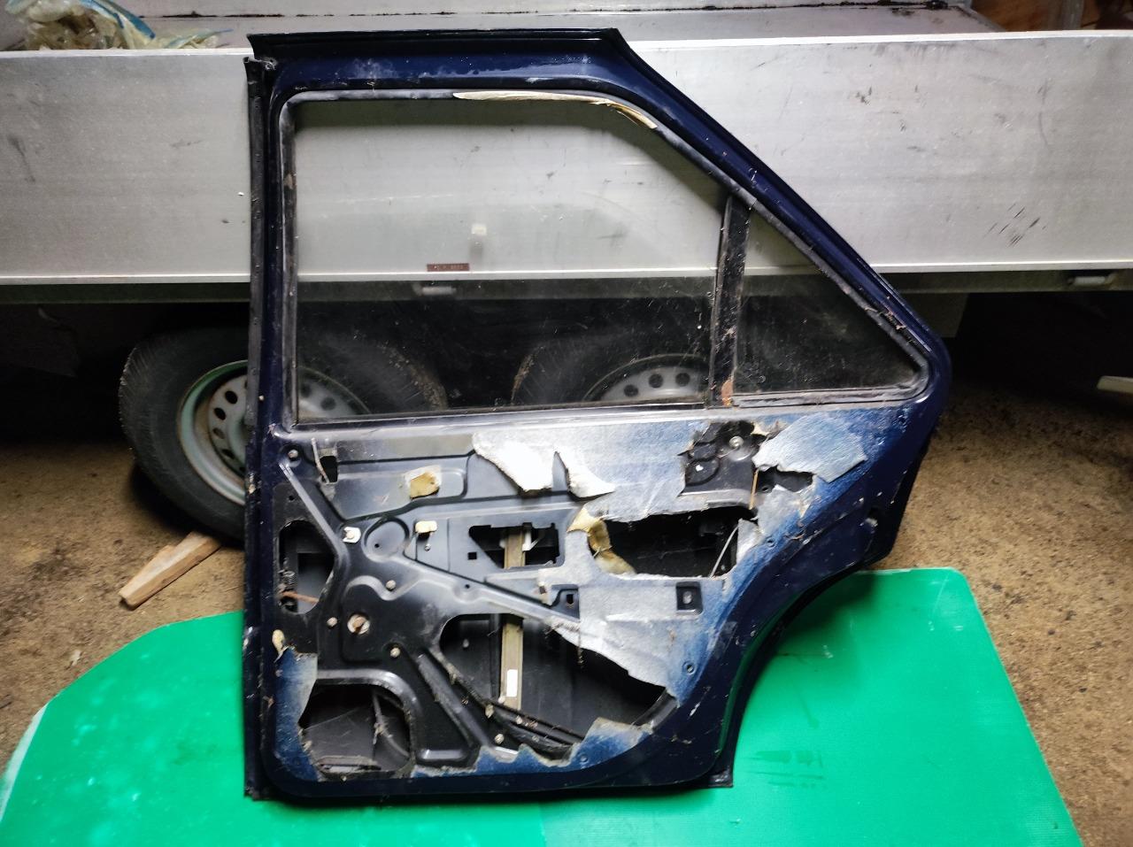 Porte arrière droite PEUGEOT 405 LesAnciennes.com