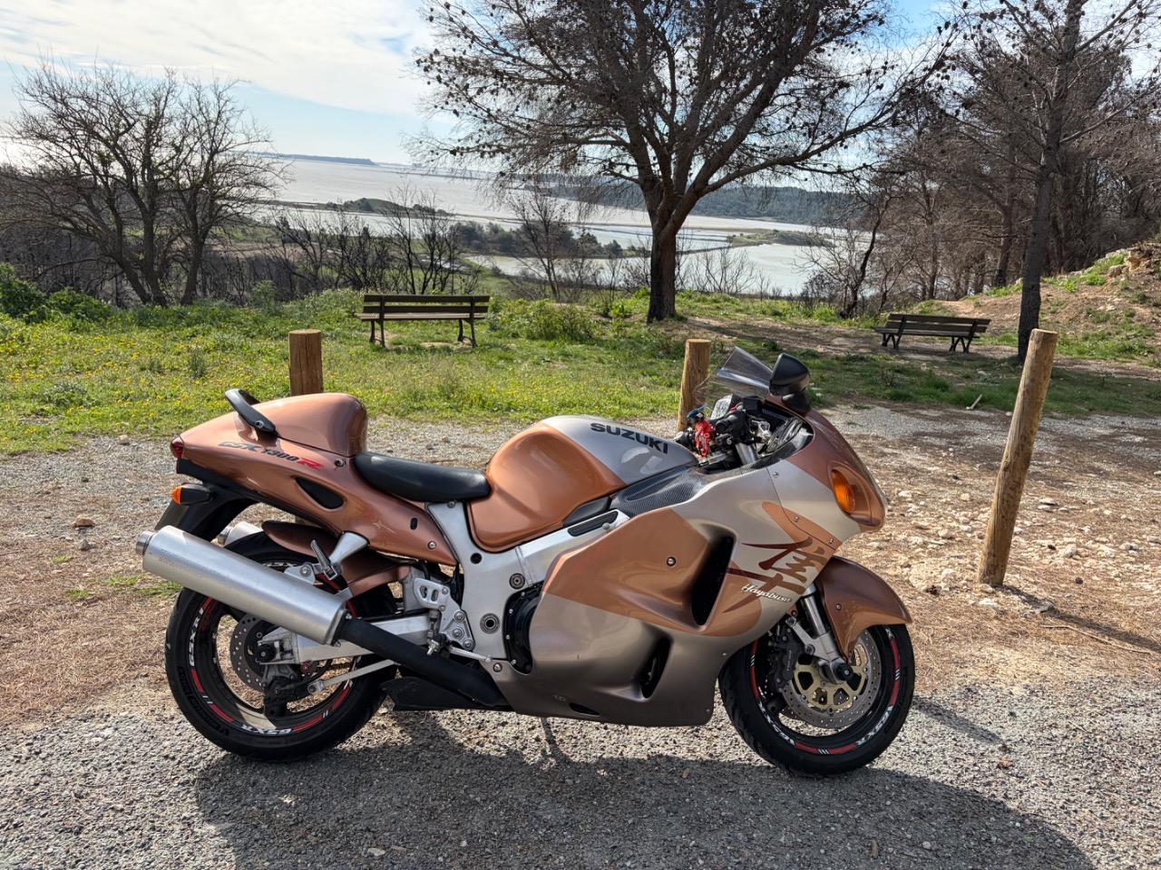 SUZUKI Hayabusa 1300 gsxr - 1999 LesAnciennes.com