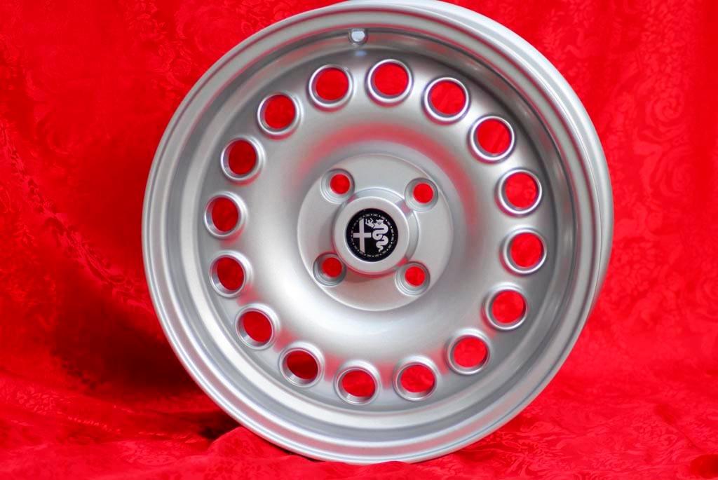 1 pz. cerchio Alfa Romeo Campagnolo 7x15 ET29 105 LesAnciennes.com