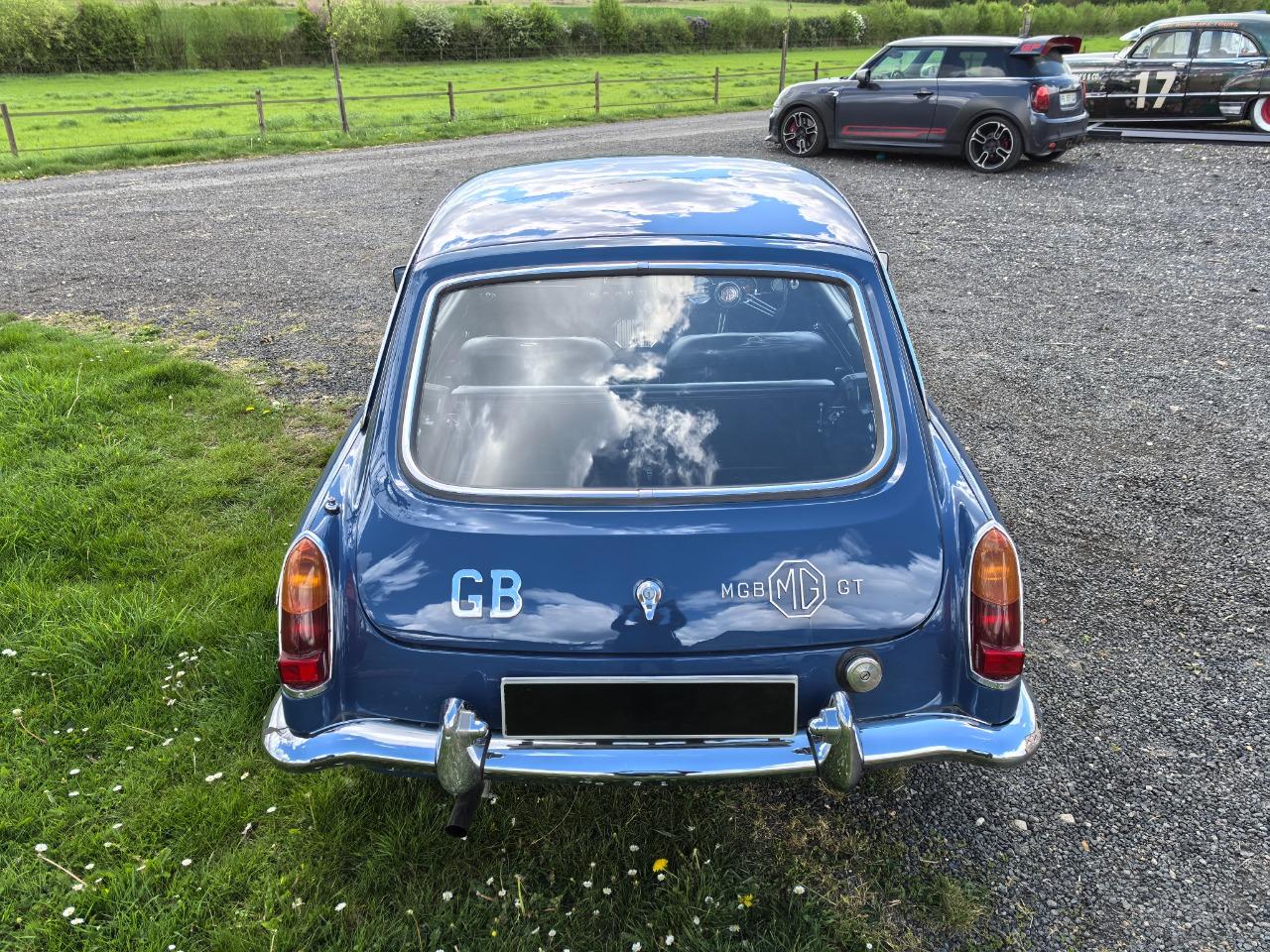MG MGB GT MK1 - 1966 LesAnciennes.com