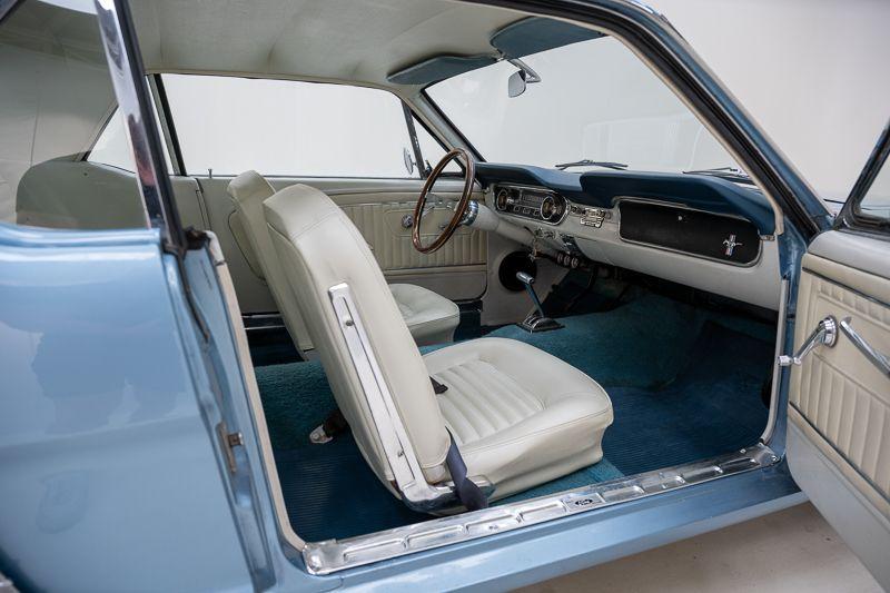 FORD Mustang - 1965 LesAnciennes.com