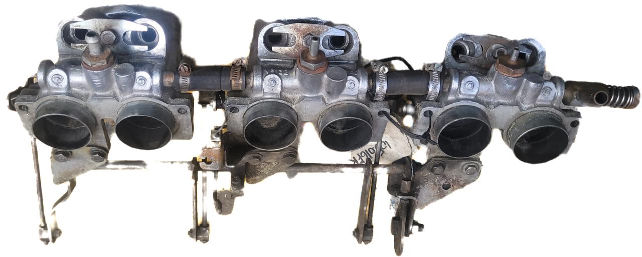 RAMPE A INJECTION TRIUMPH TR6 Pi LesAnciennes.com