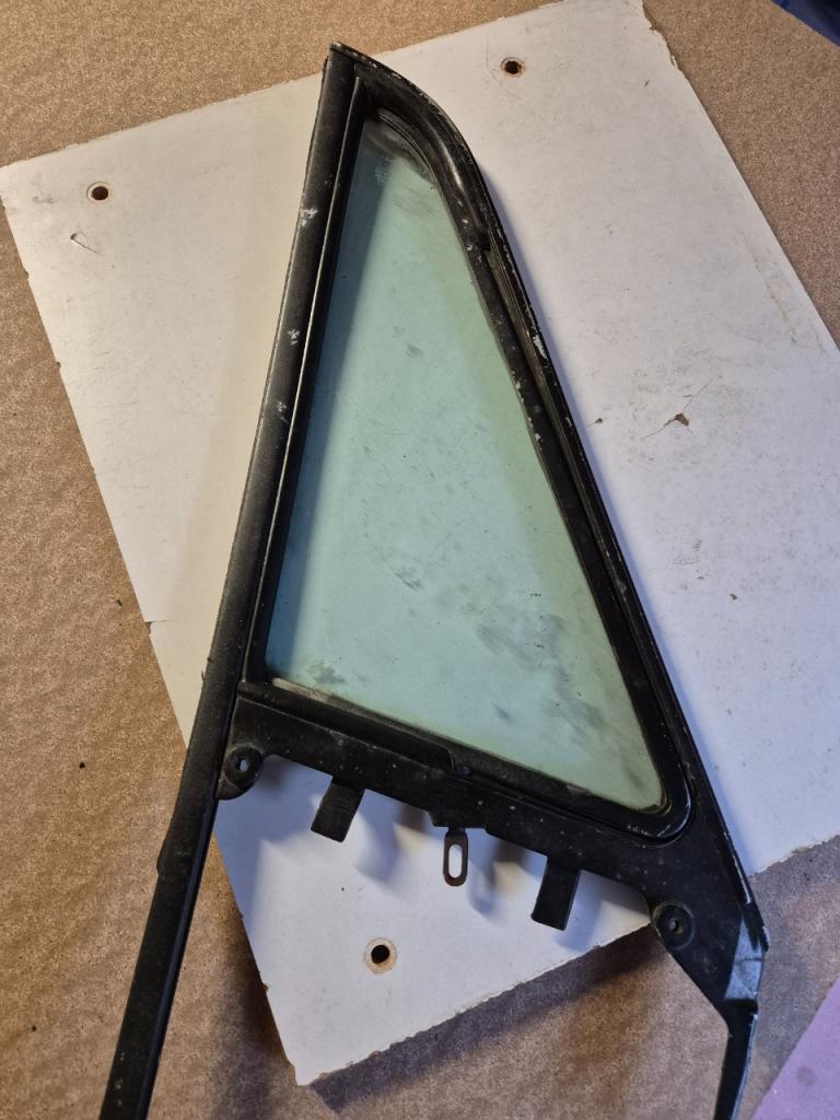 Lot de pièces BMW 2002 E10 LesAnciennes.com