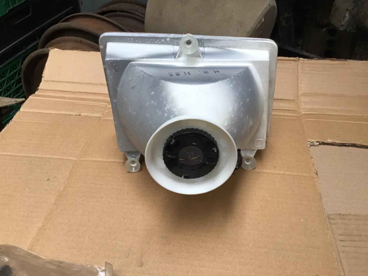 OPTIQUE NEUF DROIT RENAULT RODÉO R14 LesAnciennes.com