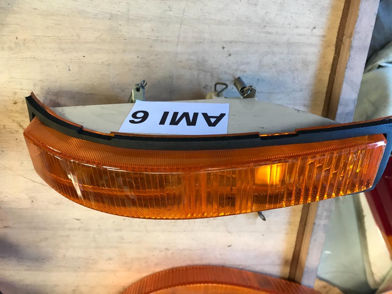 Clignotant avanrt droit CITROEN Ami 6 LesAnciennes.com