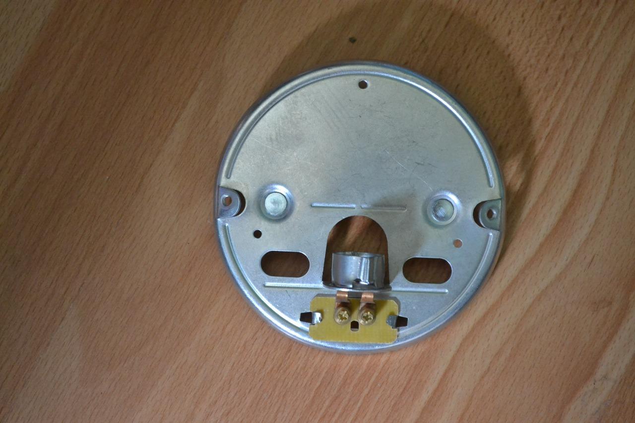 Support lampe clignotant AV PEUGEOT 403, neuf LesAnciennes.com