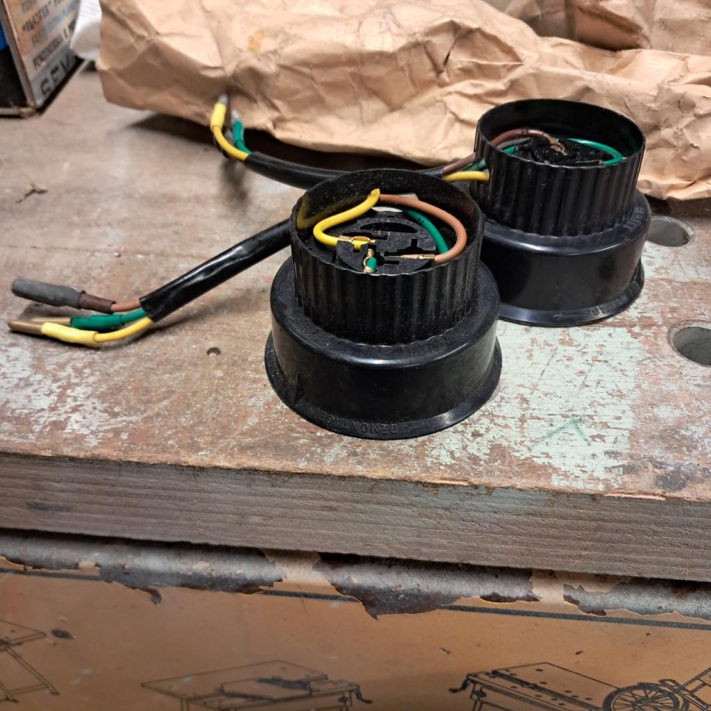 2 Support d’ampoule cibié CITROEN DS neuf LesAnciennes.com