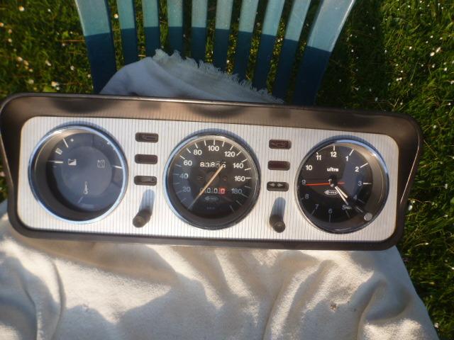 PEuGEOT 404:compteur +jauges:VEGLIA LesAnciennes.com