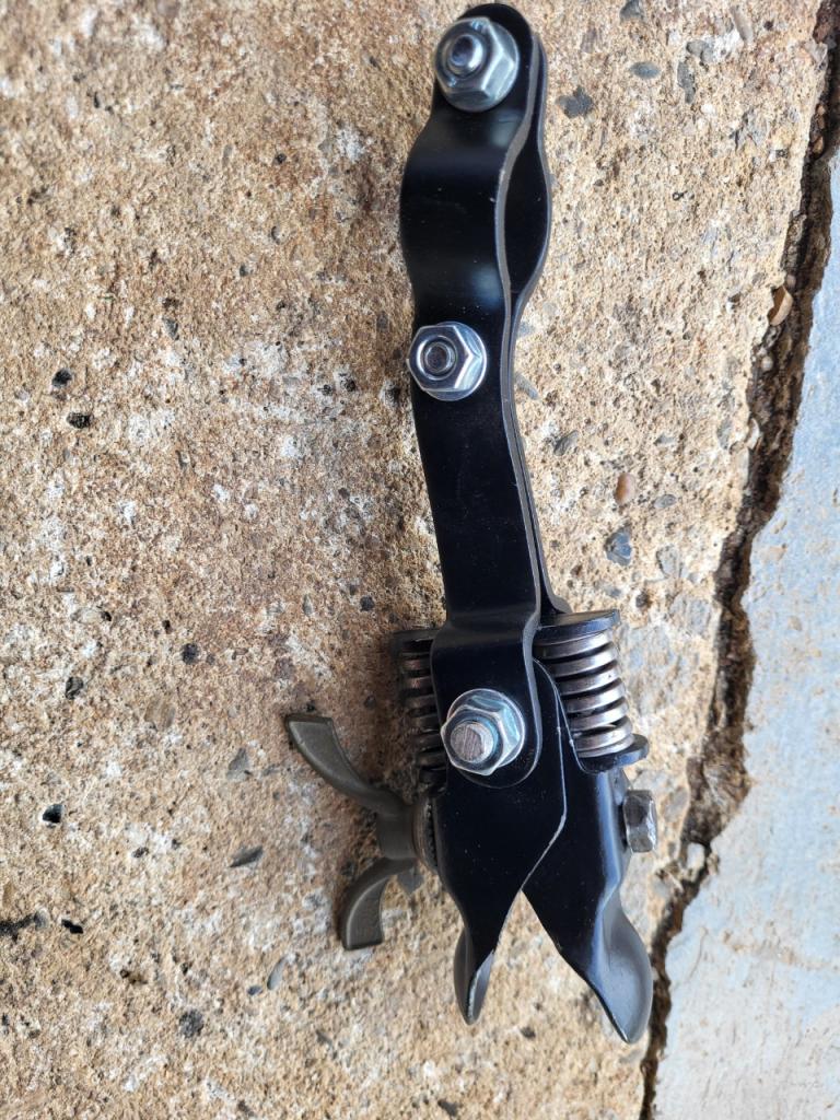 Attache ou crochet pour remorque mobylette velo LesAnciennes.com