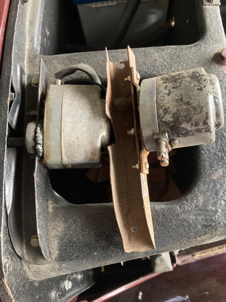 Moteur essuie glace HOTCHKISS 680 686 LesAnciennes.com