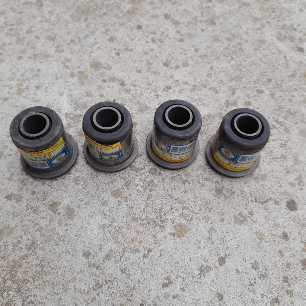 PEUGEOT J7 silent bloc train AV LesAnciennes.com