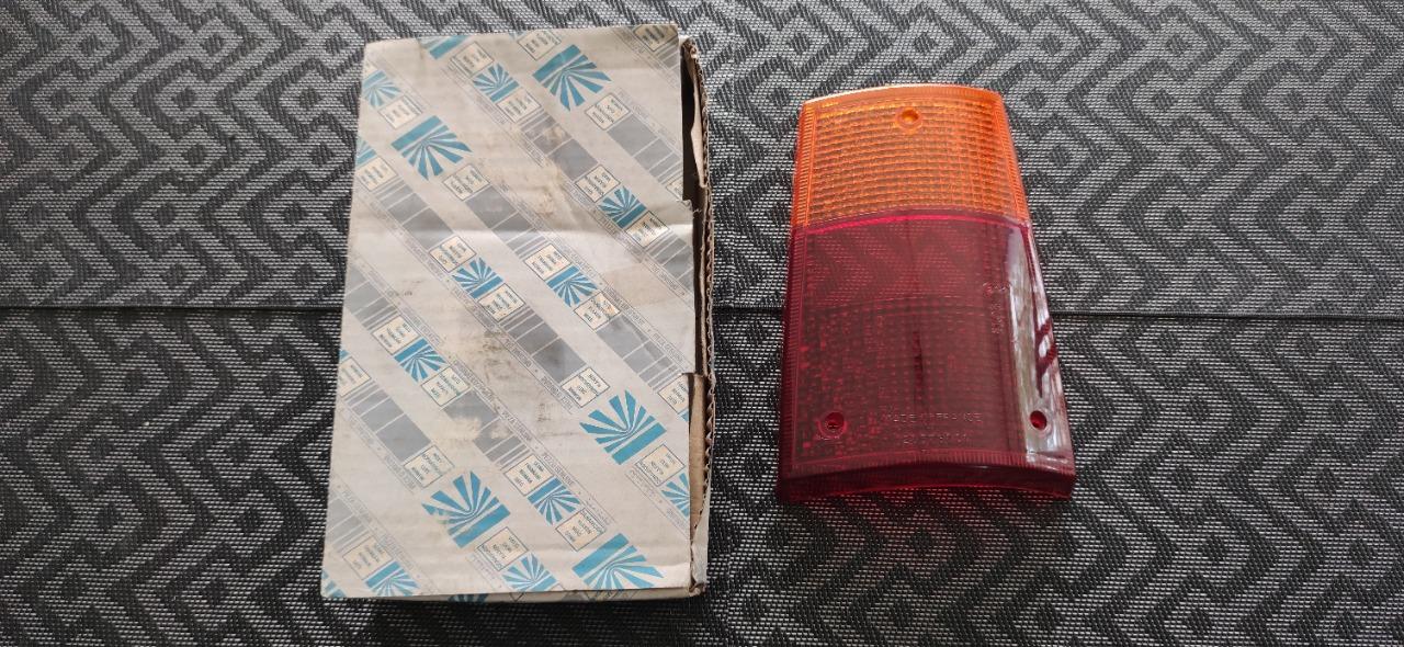 Cabochon de feu arrière droit RENAULT 6 (R6) LesAnciennes.com