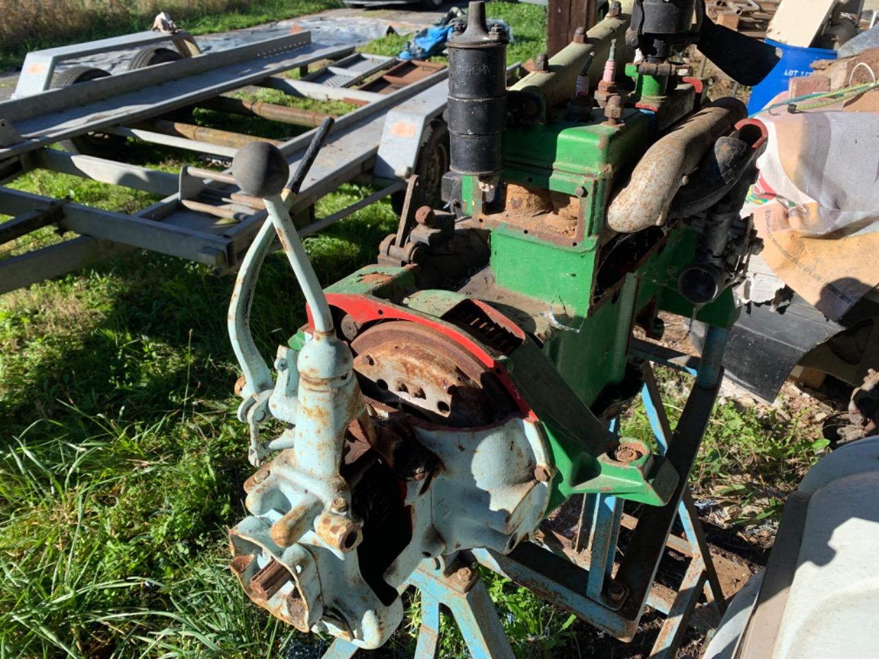 Moteur exposition sur support Juvaquatre LesAnciennes.com