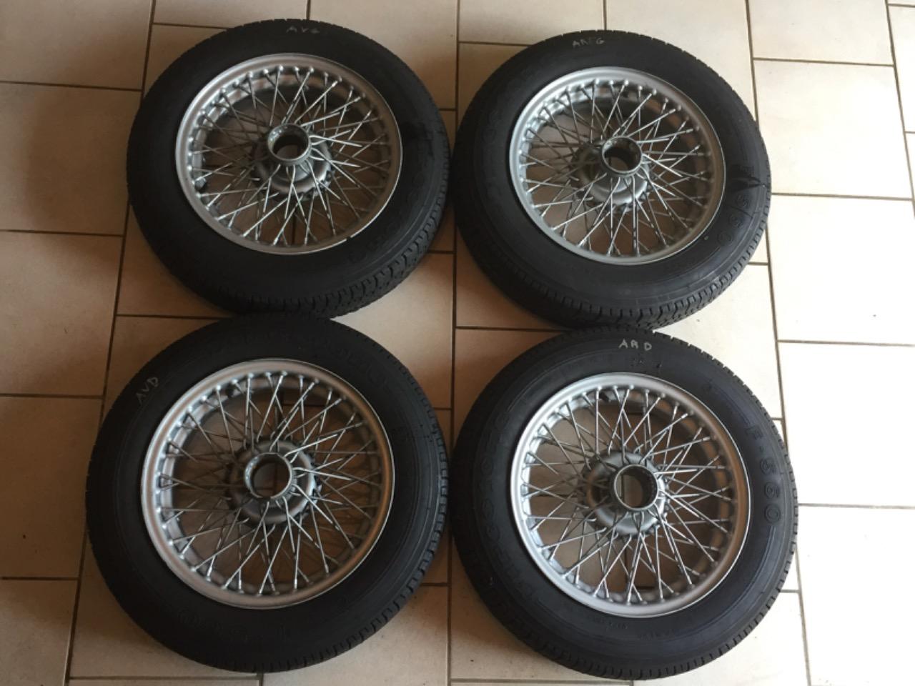 4 jantes à rayons 4 1/2 J x 15 + pneus LesAnciennes.com