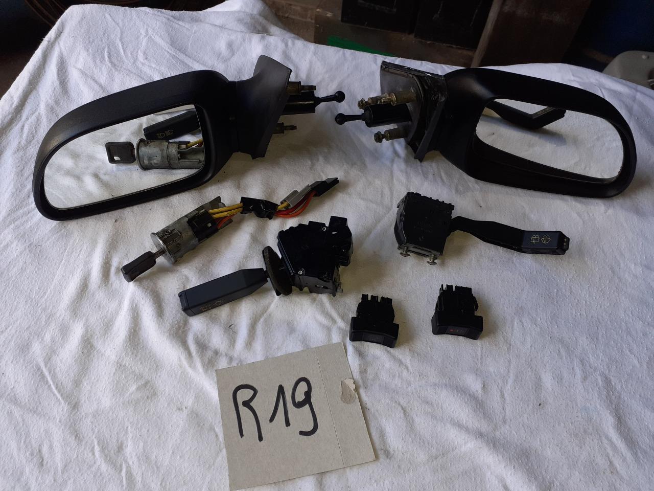 Lot de pièces RENAULT 19 (R19) LesAnciennes.com