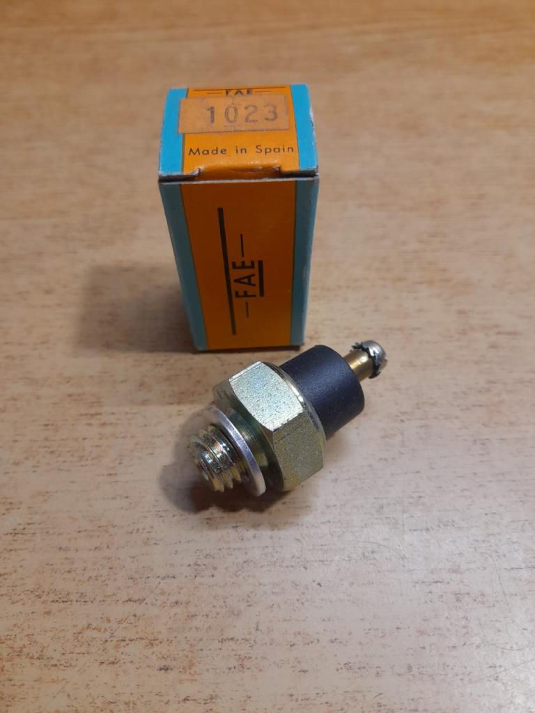 Manocontact pression d'huile Citroën 2CV LesAnciennes.com