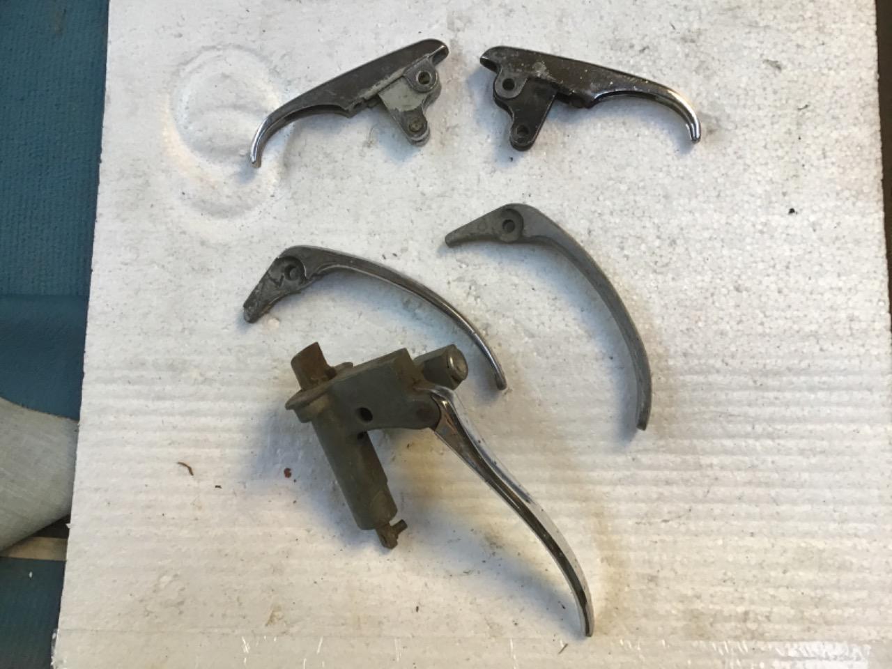 POIGNÉES RENAULT 4CV LesAnciennes.com