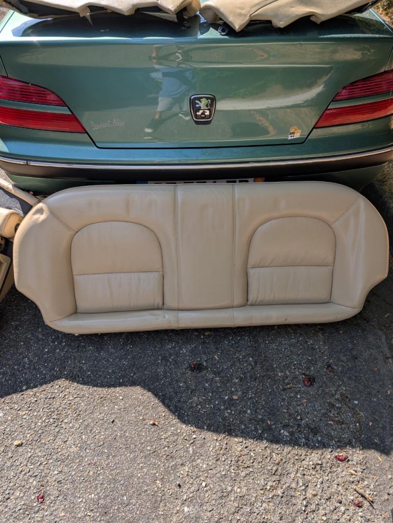 Intérieur cuir beige Peugeot 406 phase 1 non-mux LesAnciennes.com