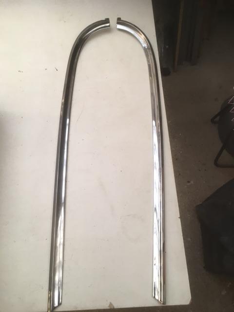 2 baguettes large porte VOLVO P1800 LesAnciennes.com