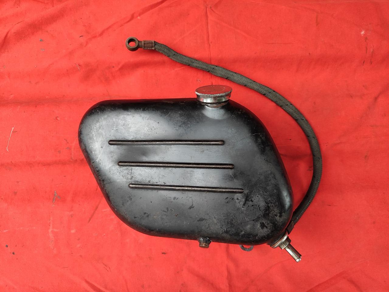 Réservoir d'huile NORTON 350 Model 50 / 500 ES2 LesAnciennes.com
