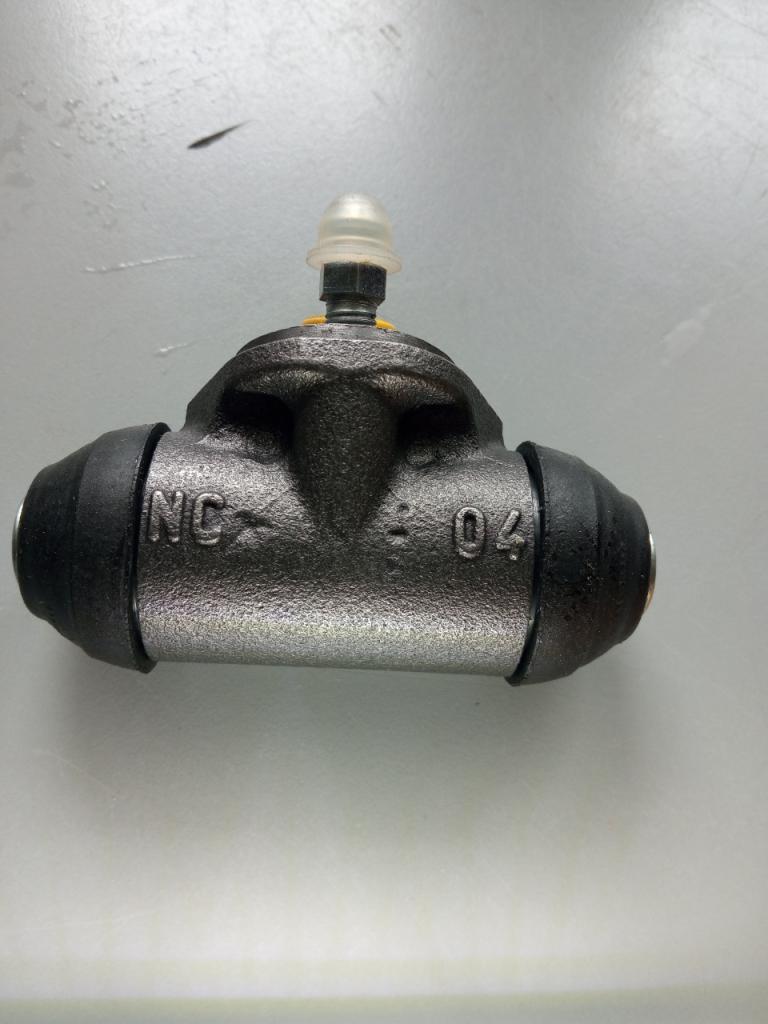 Cylindres de frein RENAULT 4L (R4L) LesAnciennes.com