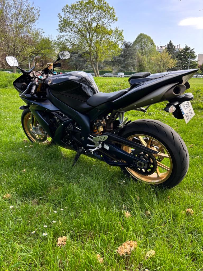 YAMAHA R1 SP - 2006 LesAnciennes.com