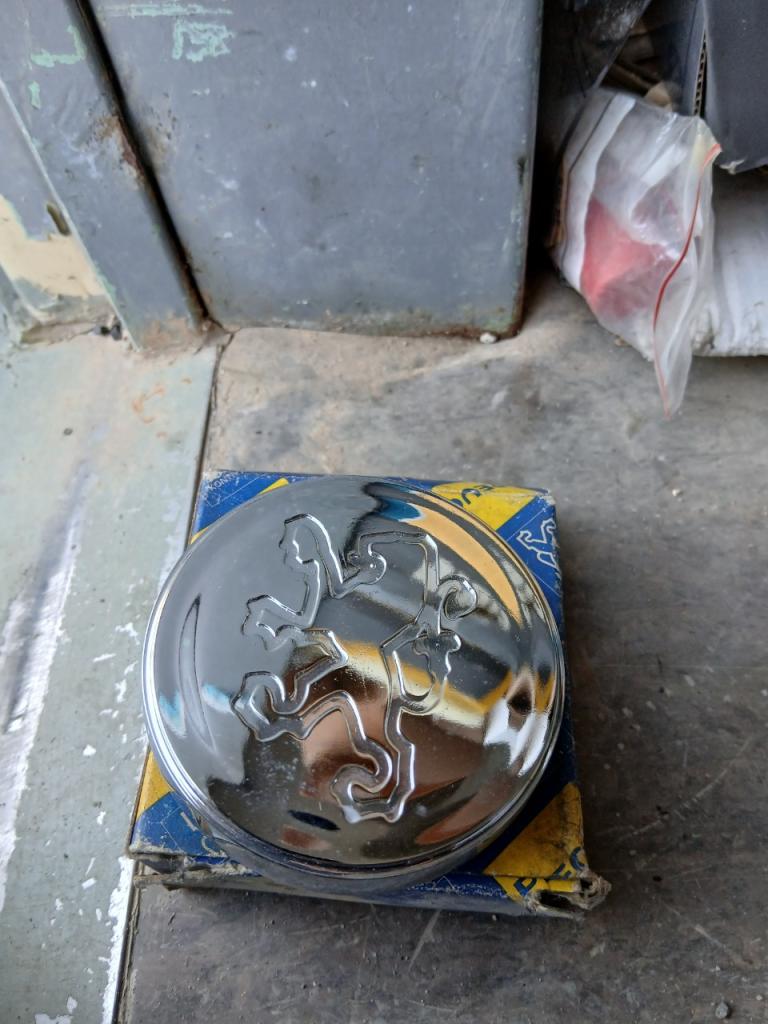 Enjoliveur PEUGEOT 104 LesAnciennes.com