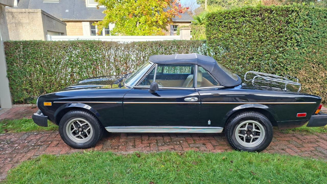 FIAT 124 Spider CS2 2000 - 1979 LesAnciennes.com