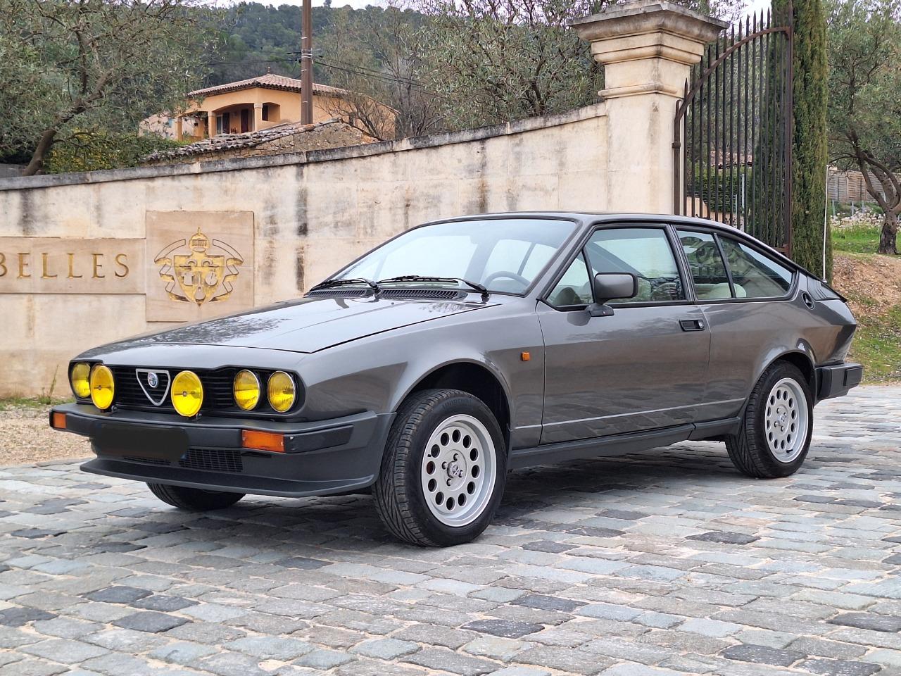 ALFA ROMEO Alfetta GTV - 1981 LesAnciennes.com