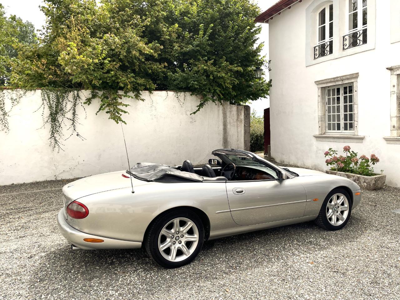 JAGUAR XK8 V8-4.0 - 1998 LesAnciennes.com