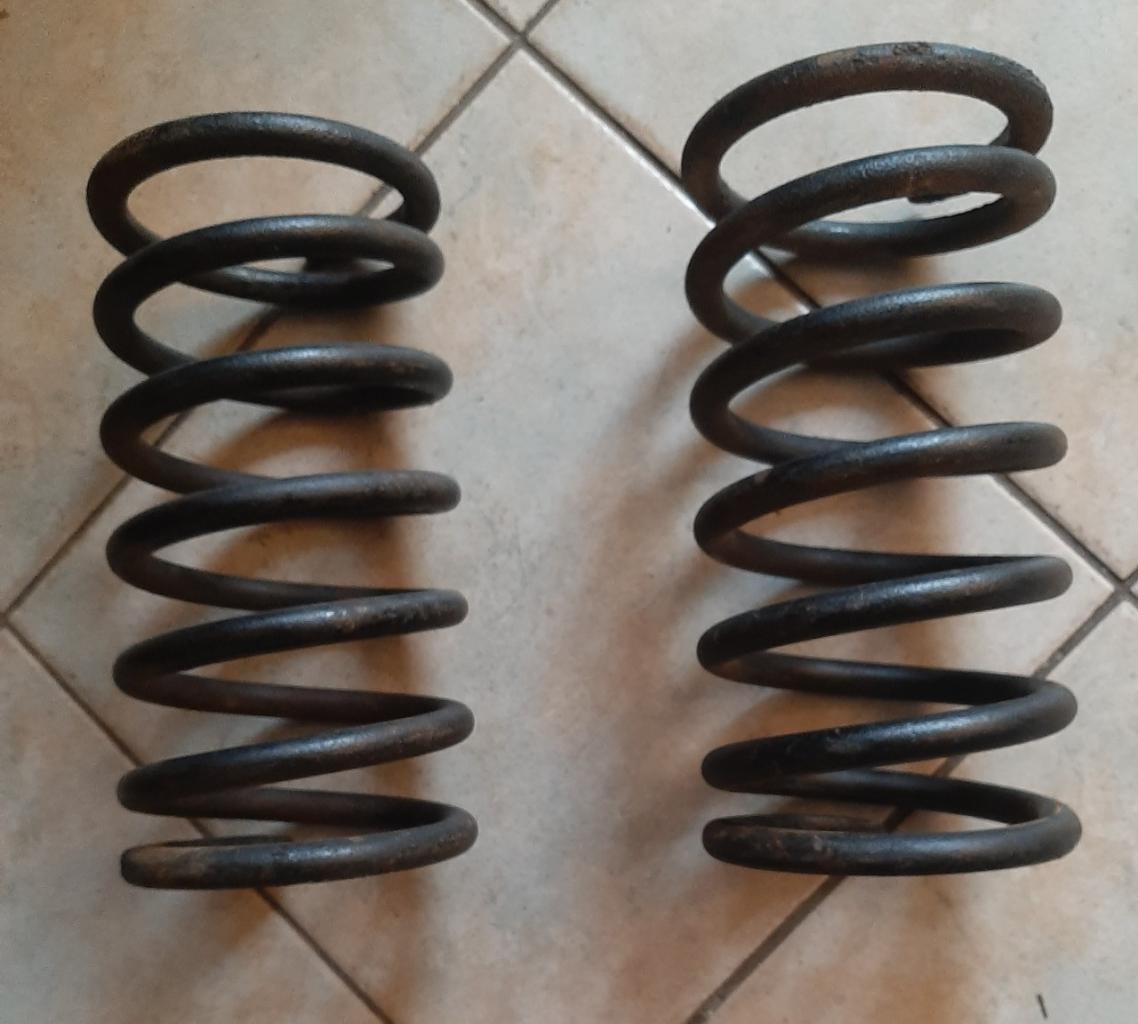 Ressorts FIAT 600 D LesAnciennes.com