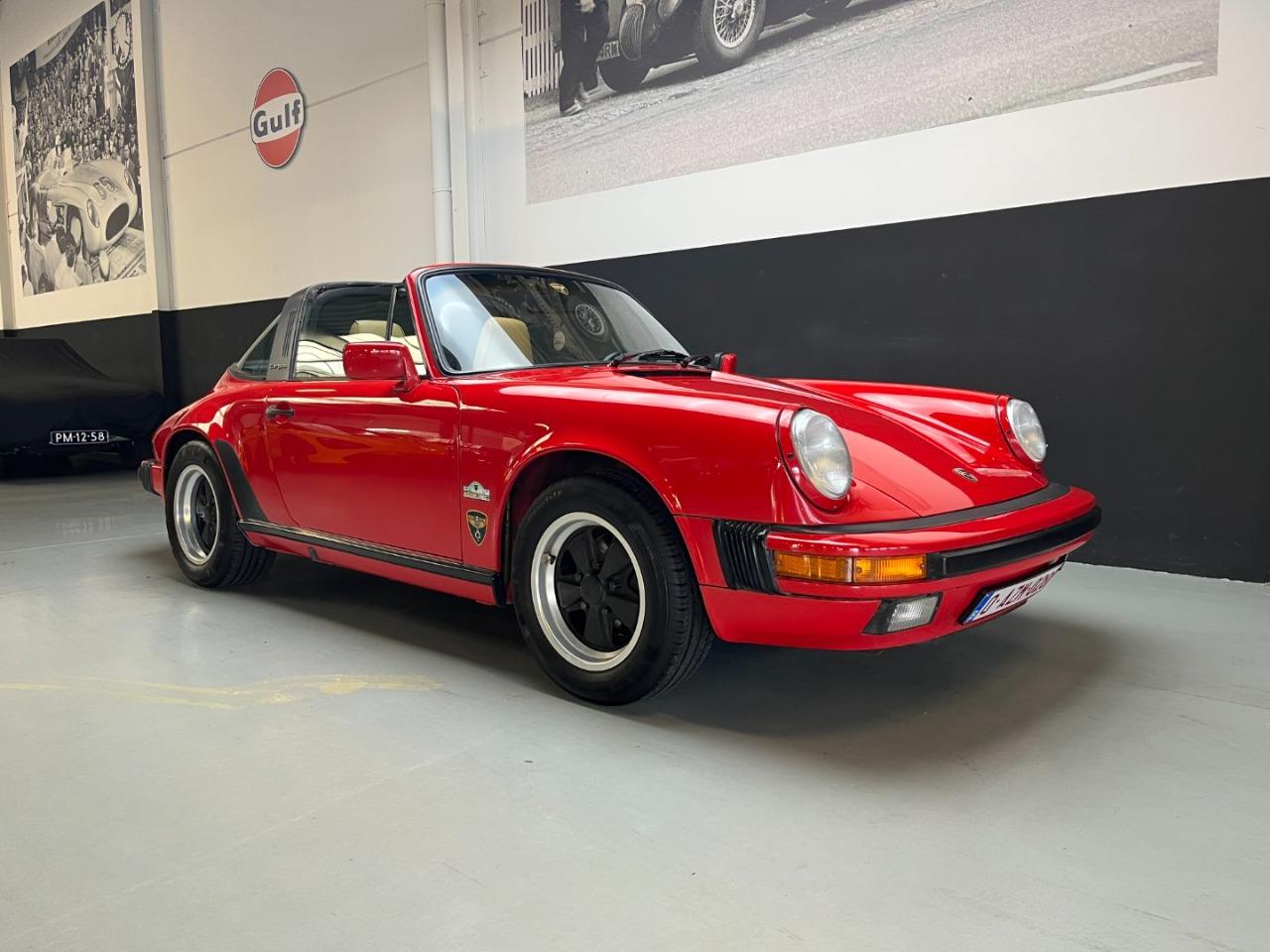PORSCHE 911 3.2 Carrera Targa - 1987 LesAnciennes.com