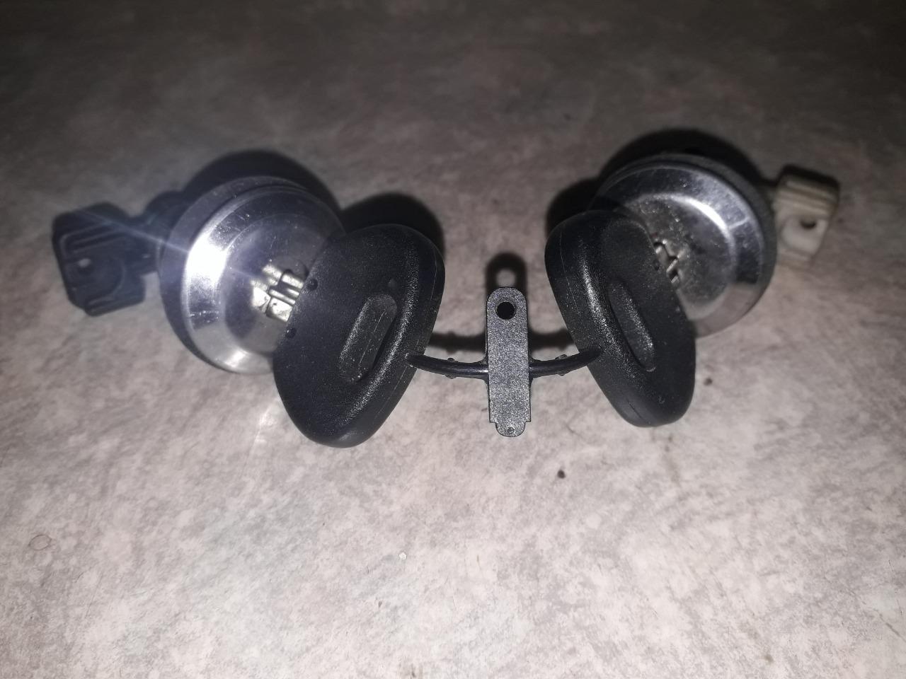 PEUGEOT 205 2 SERRURES ET 2 CLEFS LesAnciennes.com